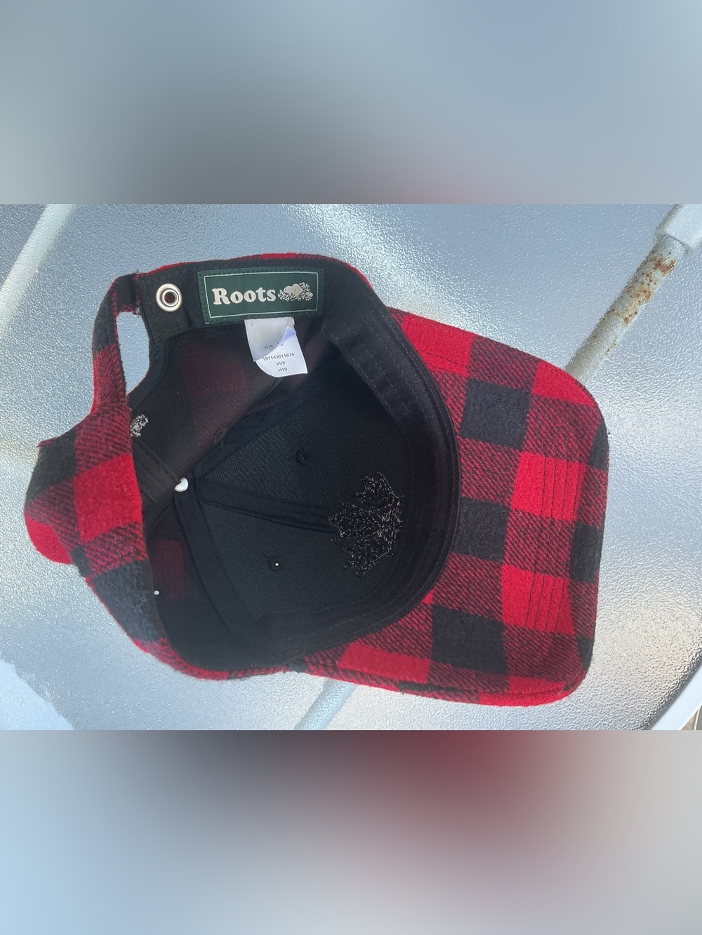 Nwot Roots Red & Black Plaid Cap with Maple Leaf Patch - Picture 3 of 6